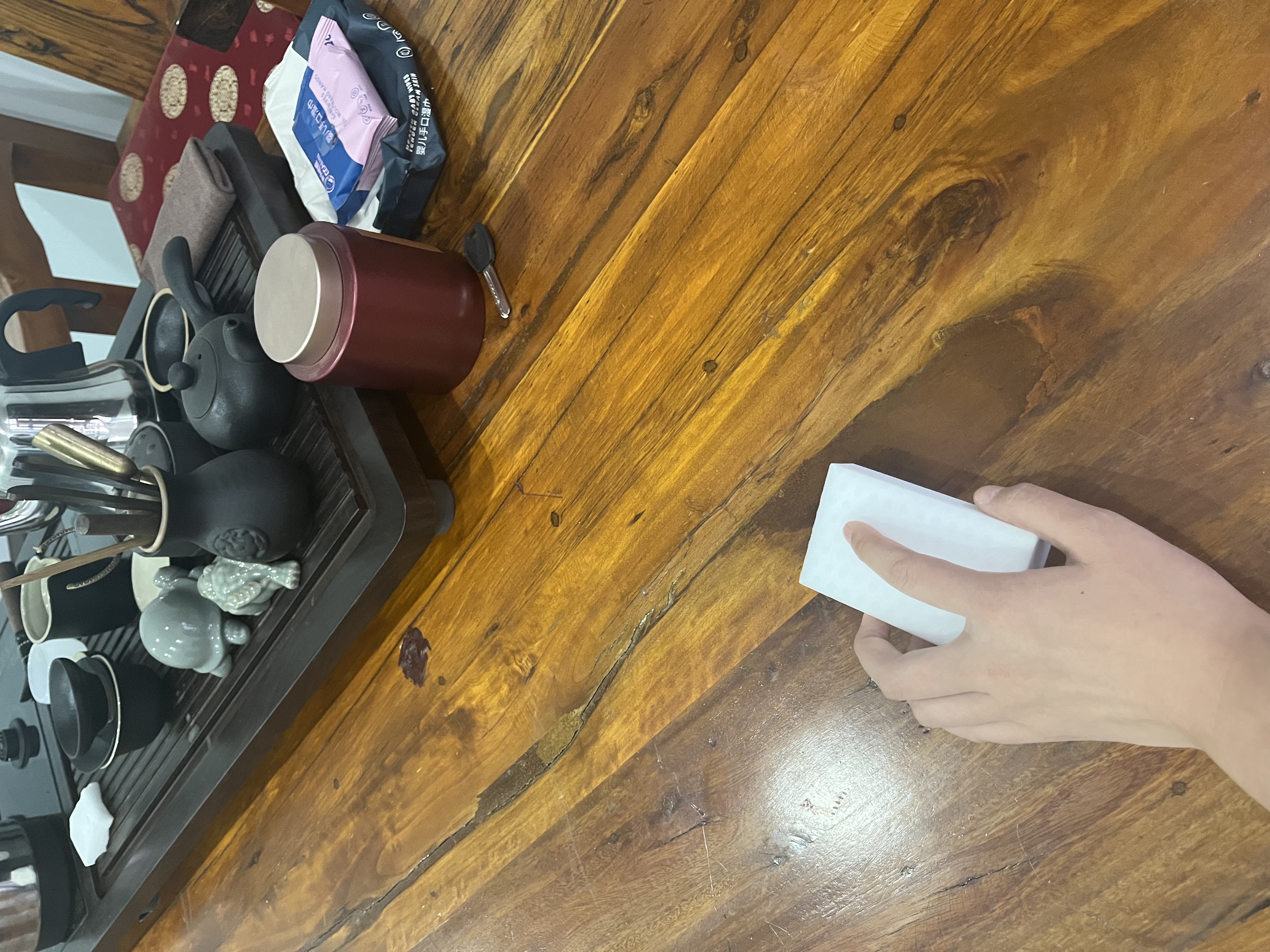 茶幾上的污漬該怎么清理